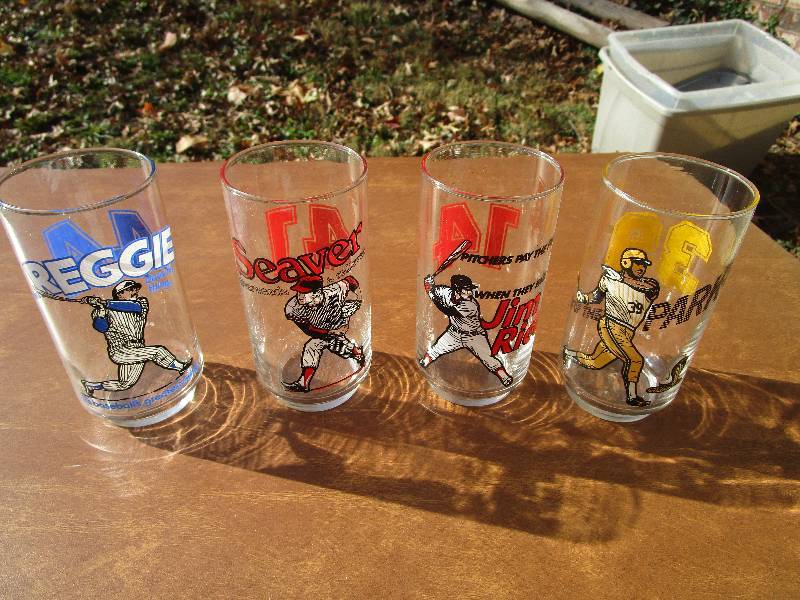 lot 199 image: Lot of VINTAGE BASEBALL Collectors Glasses Reggie Jackson, more...