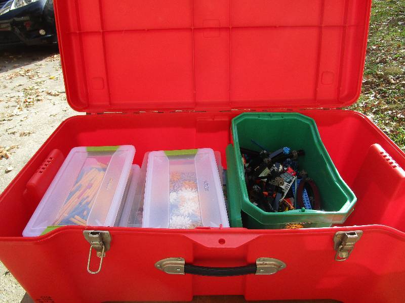 lot 196 image: Two Totes of Kinex