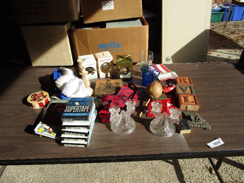 lot 195 image: Random Lot of Items