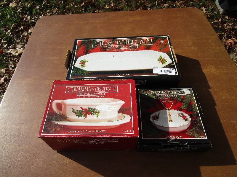 lot 194 image: Pfaltzgraff Christmas Items