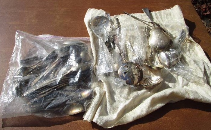 lot 187 image: Lot of Vintage Silverware