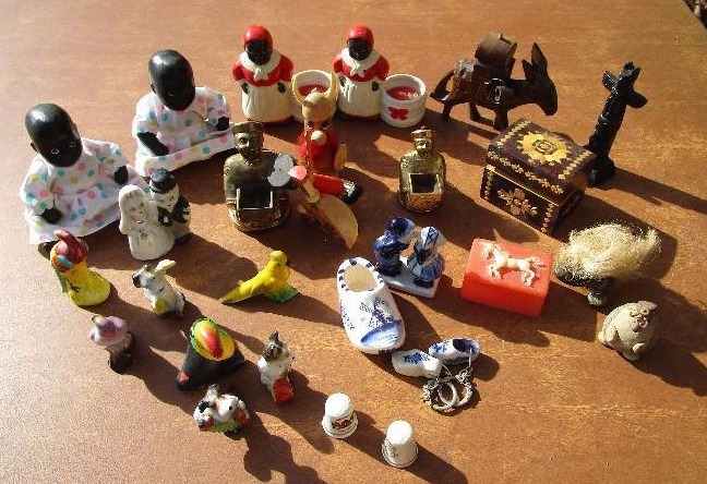 lot 182 image: Lot of Vintage Souvenir Items, Some Black Americana