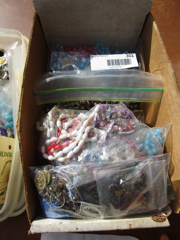 lot 173 image: Lot of Random Jewelry, Cool Rubber Hand
