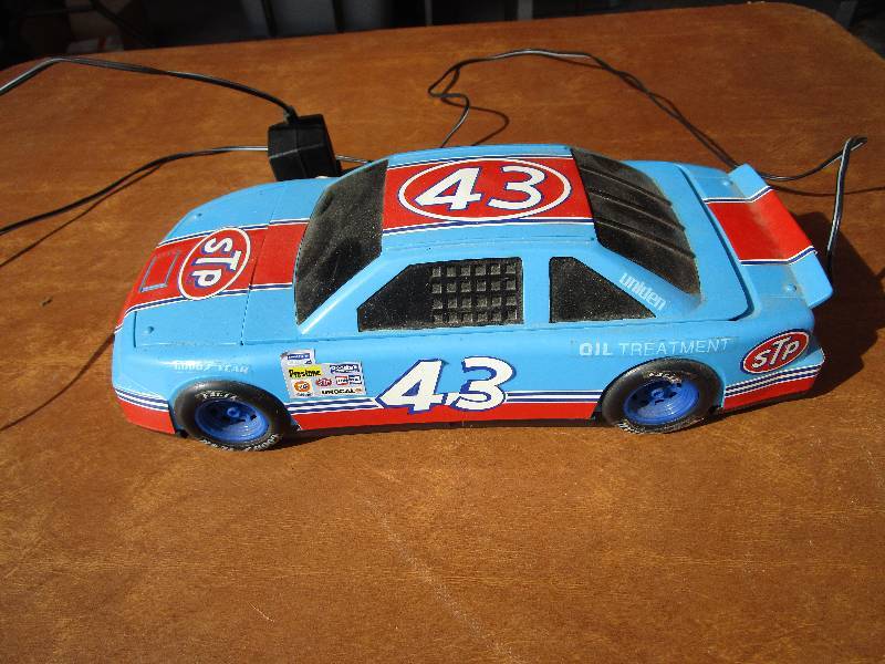lot 81 image: STP Richard Petty Car #43 Vintage VHS Tape Rewinder