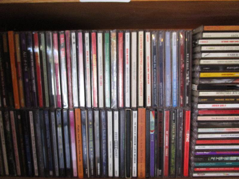 lot 107 image: Huge Lot of Music CDs