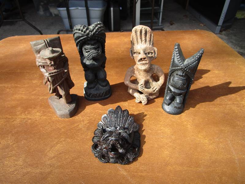 lot 116 image: Lot of Vintage Souvenir Items from Around the World