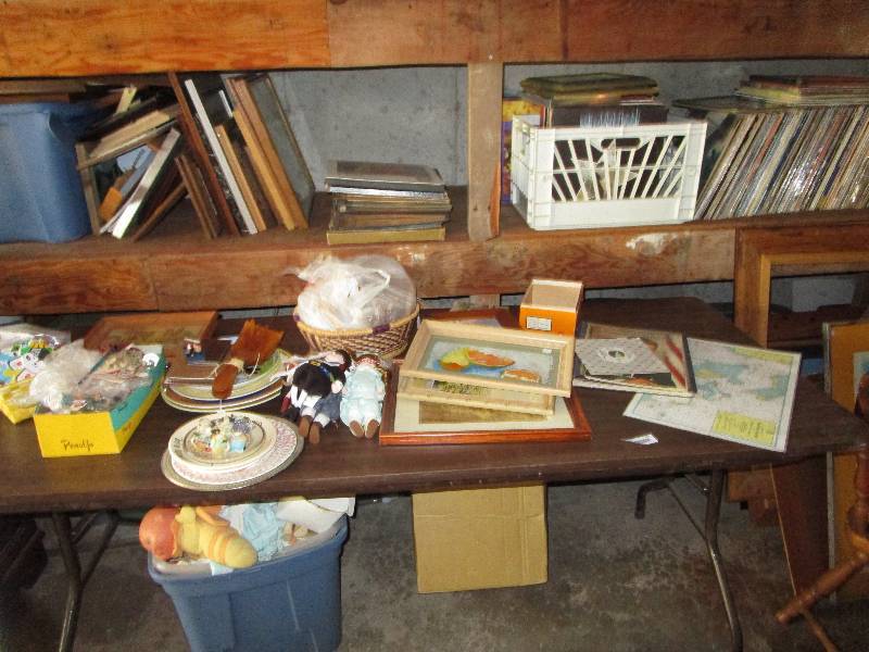 lot 134 image: Large Lot of Vintage Random Items
