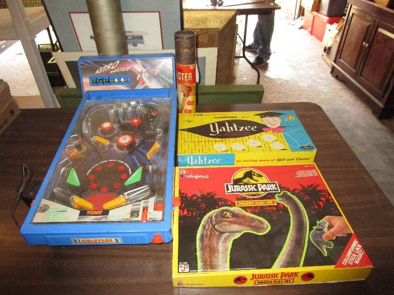 lot 135 image: Lot of Vintage Board Games and toys - Jurassic Park, Astro Shooter Pinball