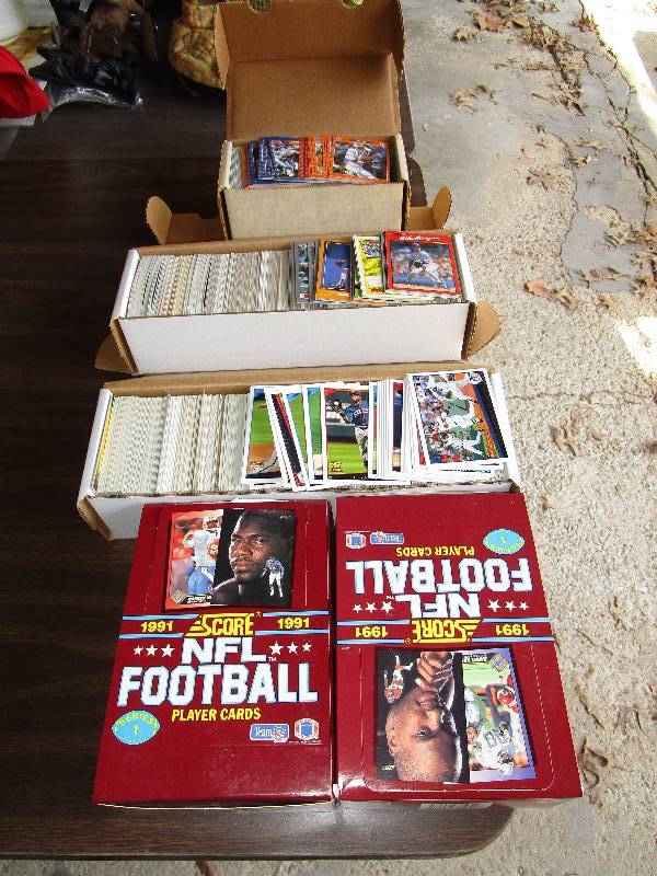 lot 65 image: Lot of Sports Cards