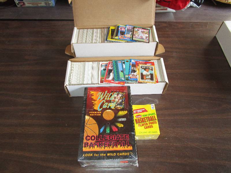 lot 59 image: Lot of Sports Cards