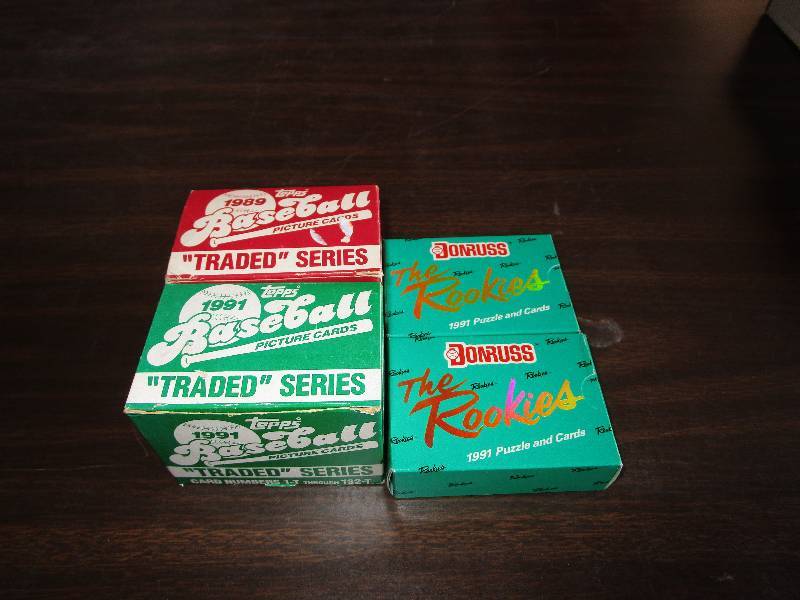 lot 57 image: Lot of Sports Cards