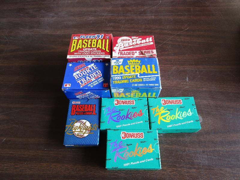 lot 51 image: Lot of Sports Cards