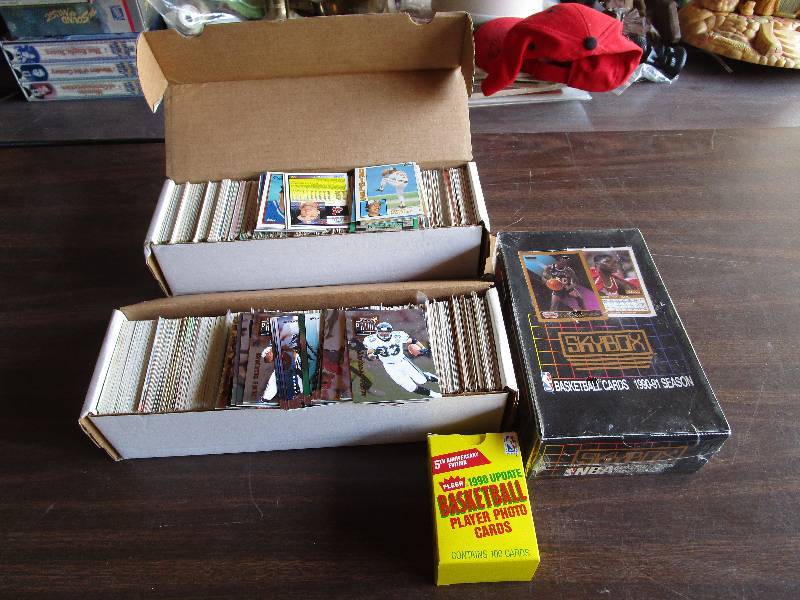 lot 49 image: Lot of Sports Cards