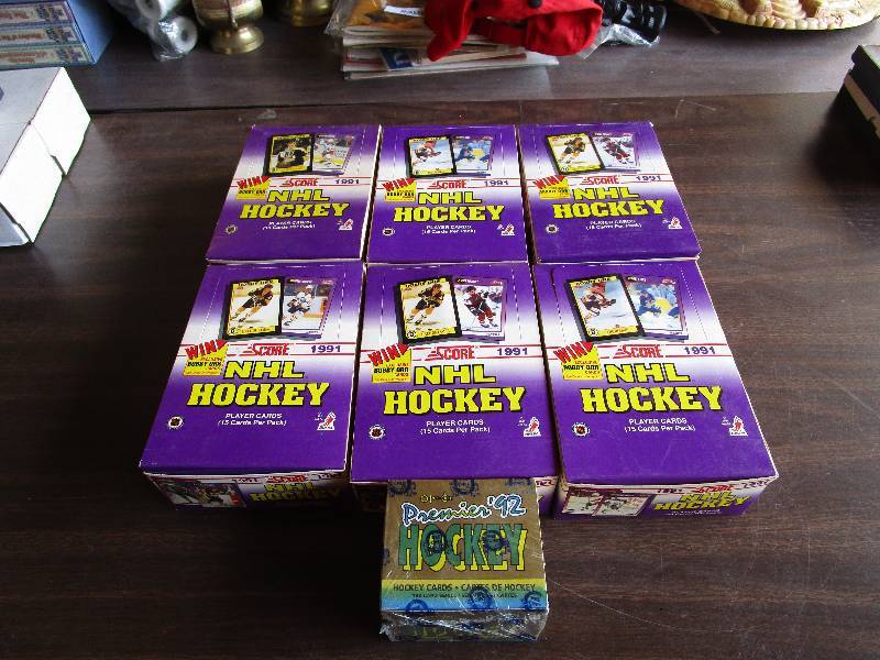 lot 47 image: Lot of Sports Cards