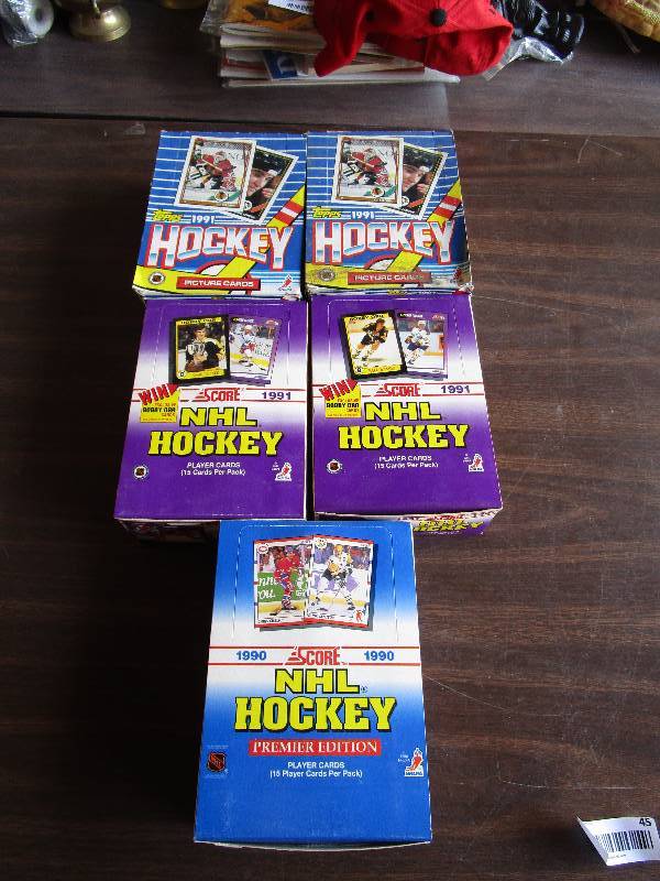 lot 45 image: Lot of Sports Cards