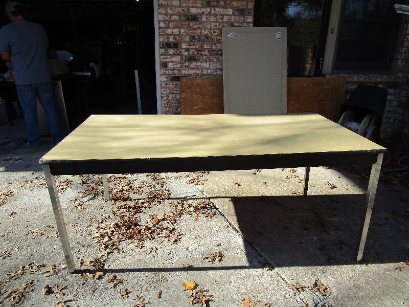 lot 17 image: Heavy Duty Table