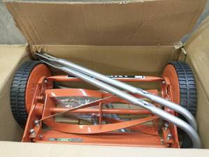 lot 34663 image: American Lawn Mower 1204-14 14-Inch 4-Blade Push Reel Lawn Mower