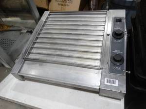 lot 1670 image: Roundup Hot Dog Corral Model #HDC-30A