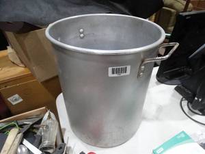 lot 1682 image: 5 Gallon Stainless Pot  Disposable Food Handling Gloves