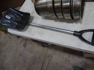 lot 1687 image: Small Plastic Shovel