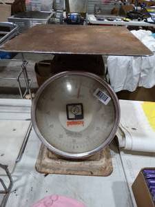 lot 1752 image: 60 Pound Analog Scale