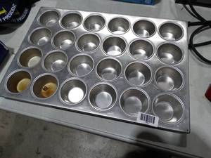 lot 1755 image: 2 Dozen or 24 Cup Cake Tray