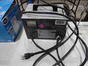 lot 1756 image: 24 Volt Dual Mode Battery Charger