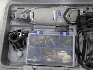 lot 1770 image: Small Dremel w Acc in Case