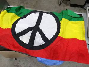 lot 1801 image: Used Green Yellow Red Peace 3Ft x 5Ft Flag