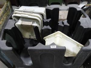 lot 1827 image: Carlisle Adjustable Tray and Tub Cart