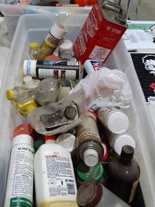lot 1862 image: Lot of assorted cleaners & chemicals