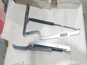 lot 1962 image: Lot of new plumbing supplies