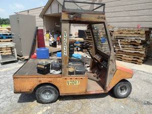 lot 1989 image: Taylor-Dunn electric warehouse cart w charger-