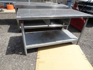 lot 1991 image: Stainless steel table w under shelf