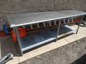 lot 1994 image: Stainless steel table w under shelf