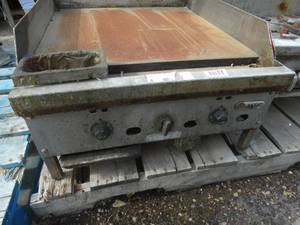 lot 1516 image: Jade 3 burner gas flat grill