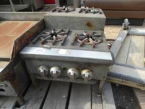 lot 1517 image: Commercial 4 burner step up counter top range- Gas