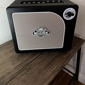 lot 62350 image: Mooer Hornet 15-Watt Digital Guitar amp Retails For 150.00