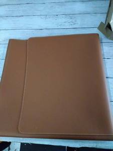 lot 66050 image: CENNBIE Leather Desk Mat