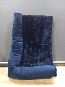 lot 36590 image: Small Luxury Soft Dog Bed - Navy Blue