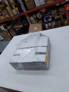 lot 49546 image: Small white gift boxes