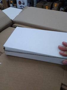 lot 49697 image: Box of Extra Small white Boxes