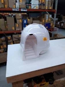 lot 49850 image: Petmate igloo shaped litter box