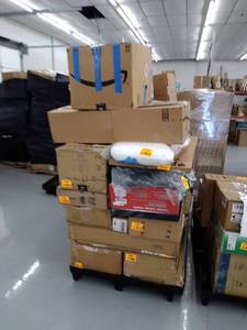 lot 51391 image: Pallet of miscellaneous items