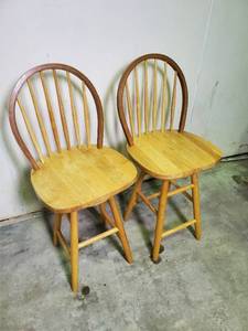 lot 1005 image: Wooden Swivel Bar Stools with backs set of 2