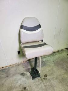 lot 1006 image: Boat seat