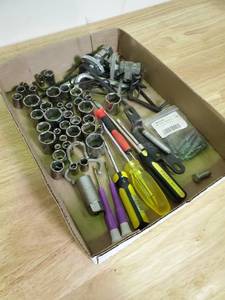 lot 1041 image: Flat of Tools #3 6 point Sockets Craftsman Allen Wrenches and more