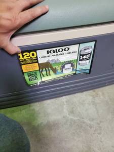 lot 1044 image: Igloo Cooler Sportsman Quick & Cool 100 Qt. Damaged
