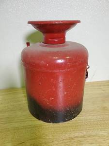 lot 1058 image: 1 Gallon Can with Door