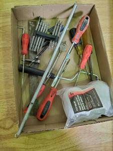 lot 1064 image: Flat of Tools #4 Levels Flat Head Screw Driver Long Bits and more